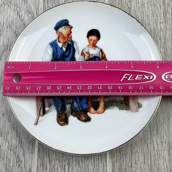 Vtg "Bedtime" & "Lighthouse Keeper's Daughter" Norman Rockwell inspired plates - Picture 8 of 9